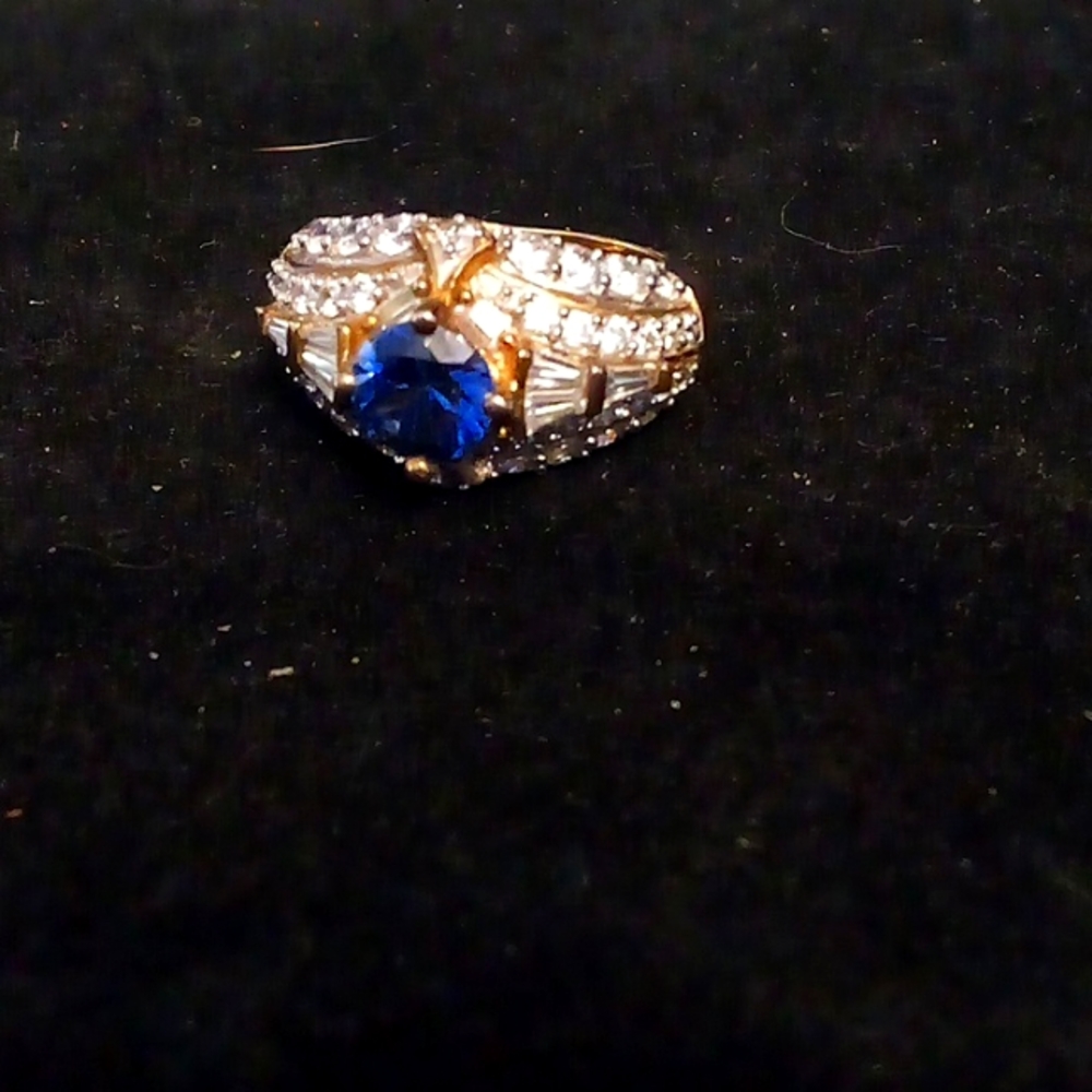 Beautiful ring with blue and clear crystals and baguettes